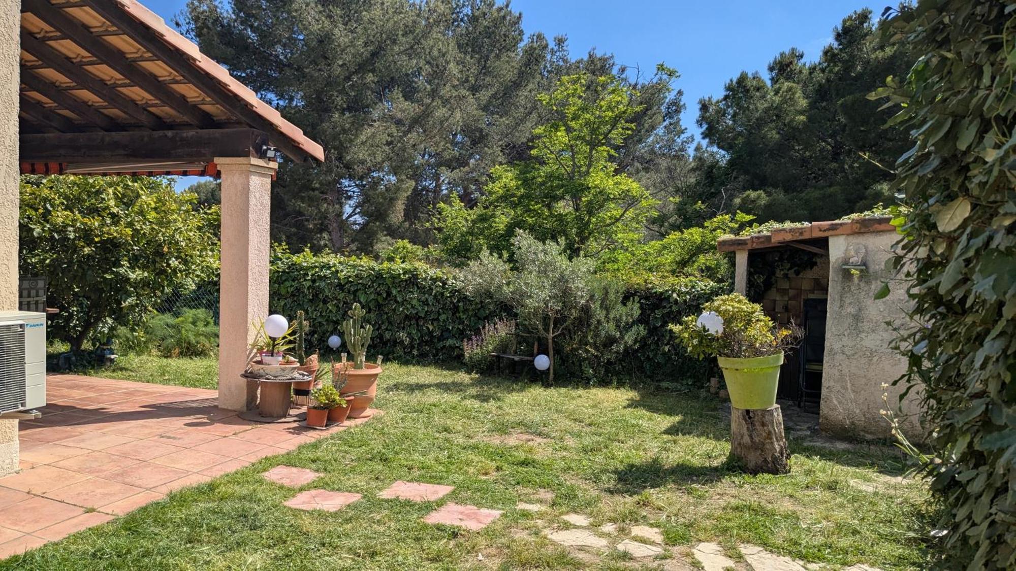 Maisonnette Kalis Calme Avec Climatisation Parking Jardin Cadre Campagne Plages A Pieds Bandol Buitenkant foto